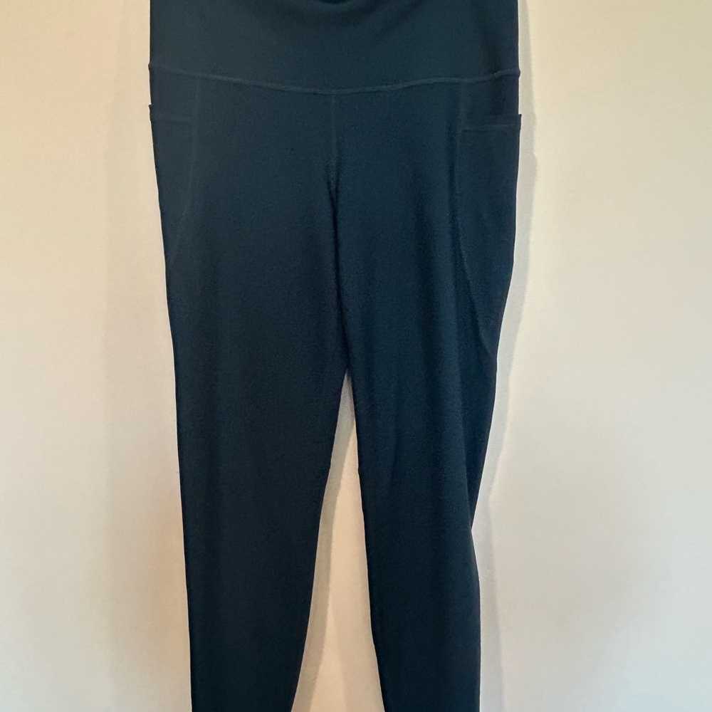 Old Navy Elevate Go-Dry Leggings with Side Pockets